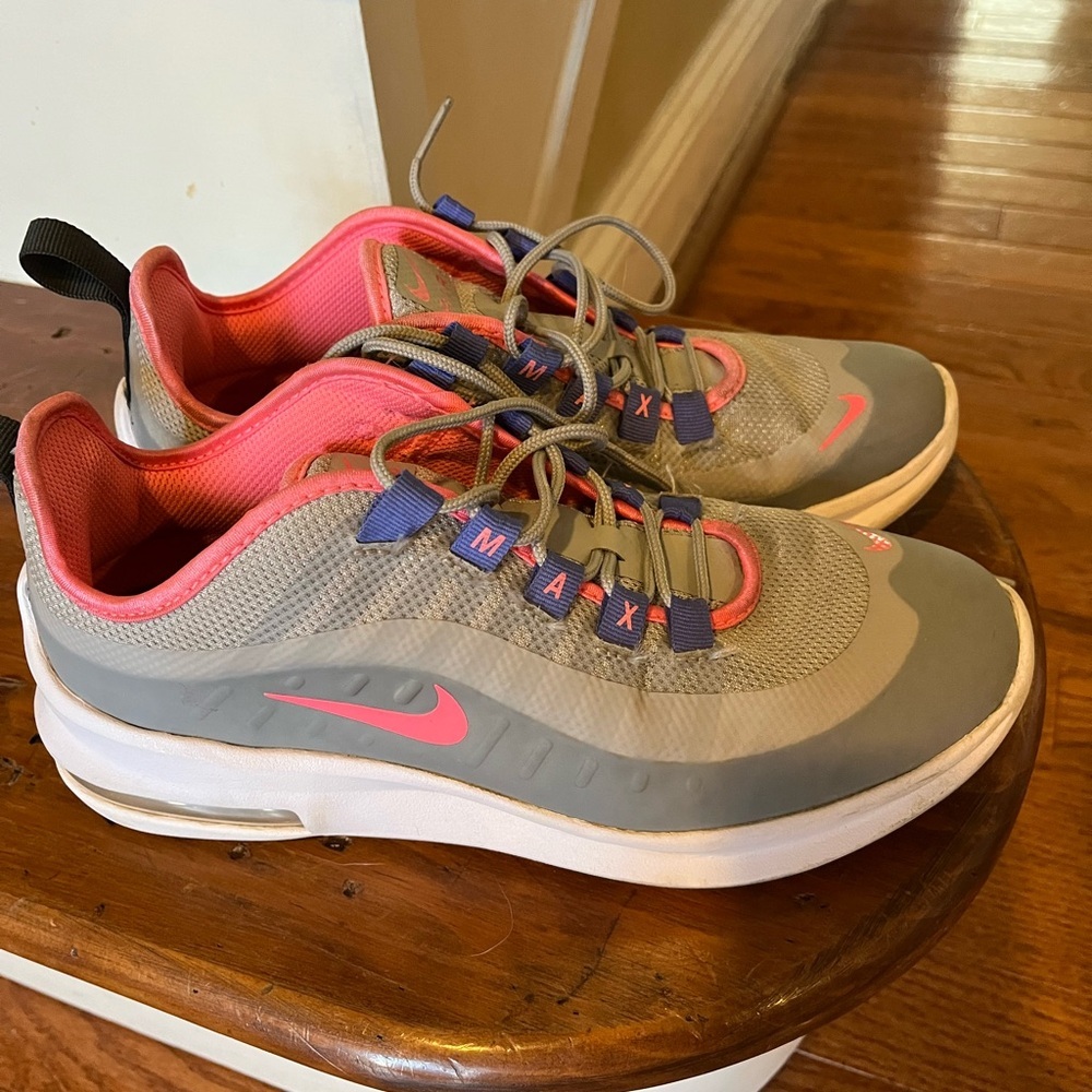 Nike Air Max Axis in grey size 5 - Picture 3 of 11
